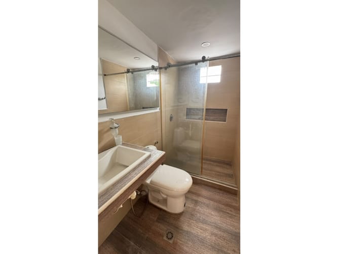 Casa de 5 alcobas en arriendo en Crespo, Cartagena, 250 m² · foto 10 de 13