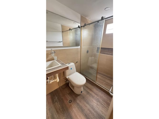 Casa de 5 alcobas en arriendo en Crespo, Cartagena, 250 m² · foto 12 de 13