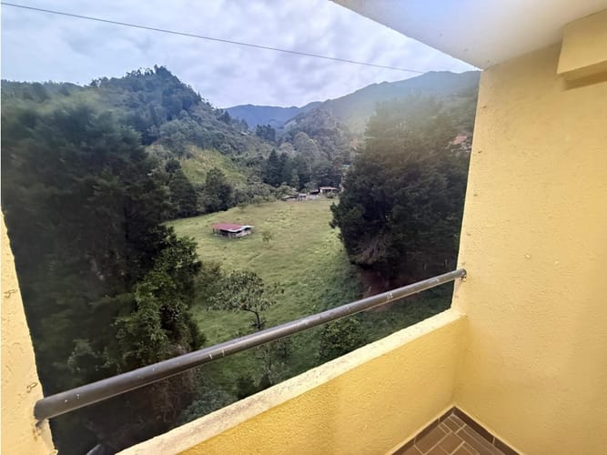 Bodega en venta en Tierra Amarilla, La Estrella, 50 m² · foto 3 de 8
