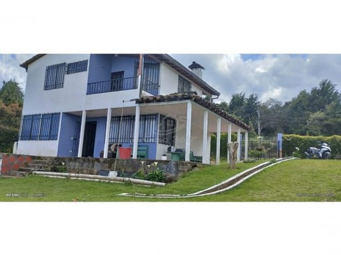 Finca en venta en Santa Elena, Medellín, 150 m² · foto 2 de 12