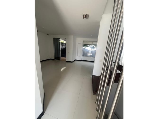 Casa de 3 alcobas en venta en Pinares, Pereira, 210 m² · foto 2 de 14