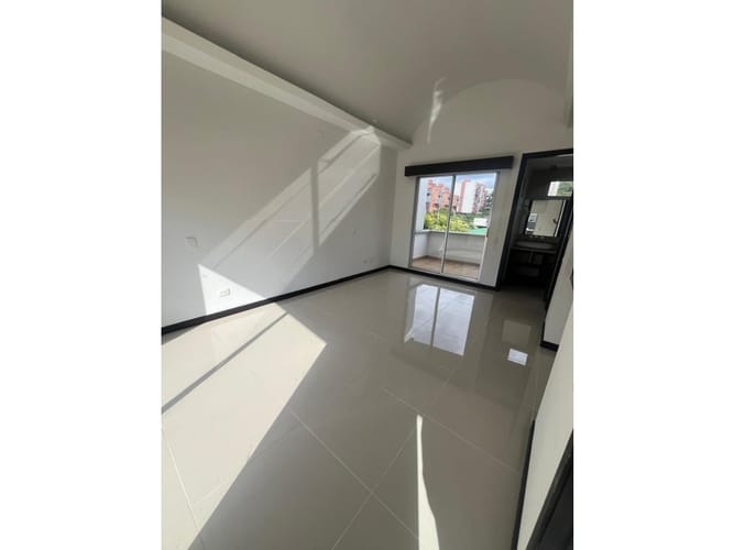 Casa de 3 alcobas en venta en Pinares, Pereira, 210 m² · foto 4 de 14