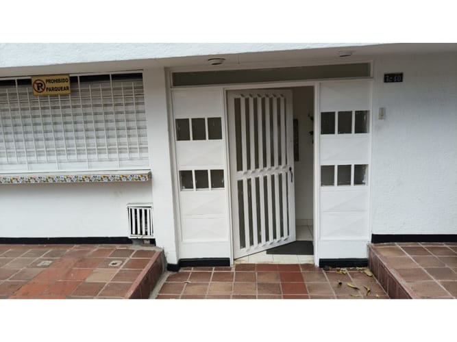Casa de 6 alcobas en venta en Quirinal, Neiva, 450 m² · foto 2 de 24