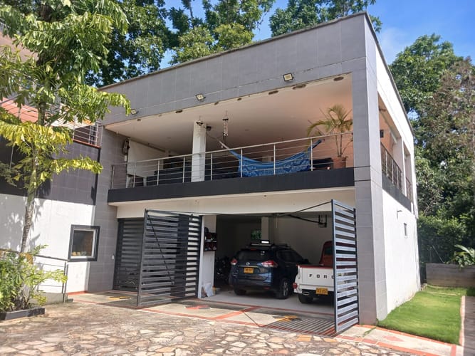 Casa de 7 alcobas en venta en Terrazas De Menzuli, Piedecuesta, 550 m² · foto 2 de 13