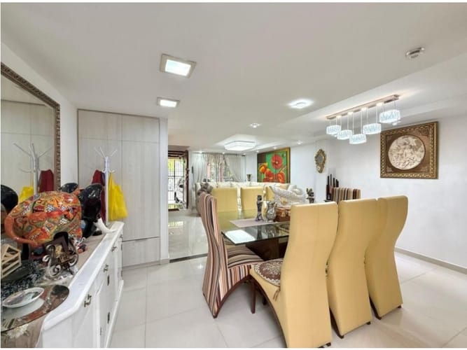 Casa de 3 alcobas en venta en Pinares, Pereira, 180 m² · foto 2 de 17