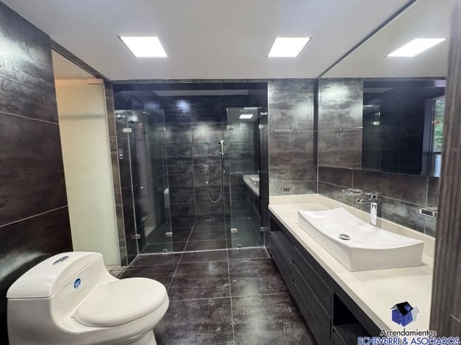 Casa de 5 alcobas en venta en Llano Grande, Rionegro · foto 18 de 20