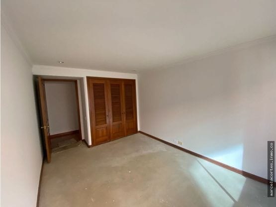 Apartamento de 3 alcobas en venta en Los Rosales, Bogotá, 240 m² · foto 9 de 17