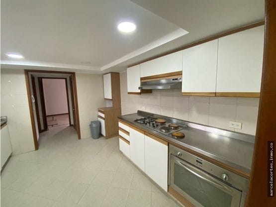 Apartamento de 3 alcobas en venta en Los Rosales, Bogotá, 240 m² · foto 14 de 17