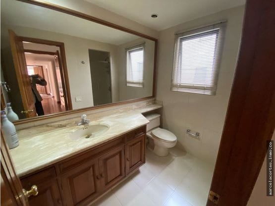 Apartamento de 3 alcobas en venta en Los Rosales, Bogotá, 240 m² · foto 15 de 17