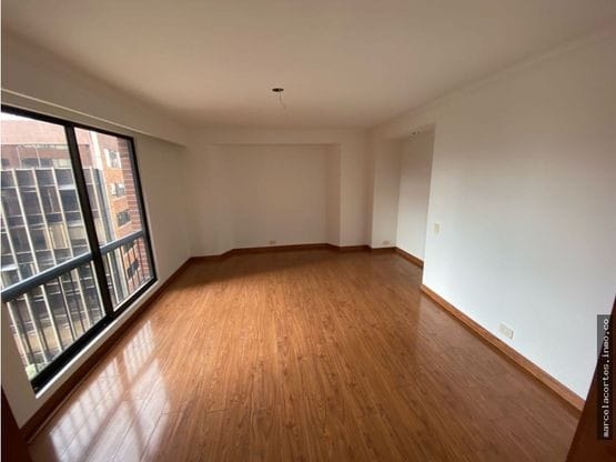 Apartamento de 3 alcobas en venta en Los Rosales, Bogotá, 240 m² · foto 2 de 17