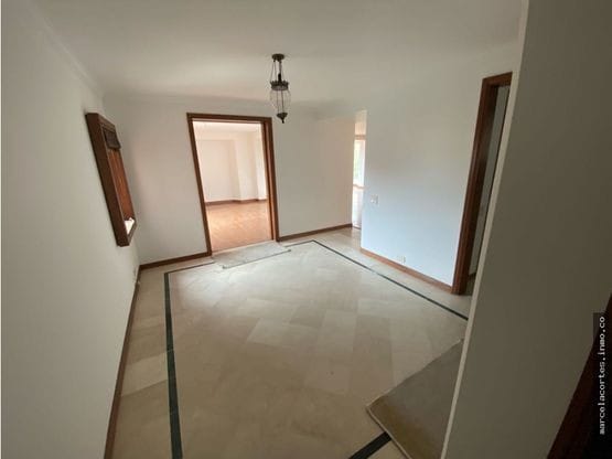 Apartamento de 3 alcobas en venta en Los Rosales, Bogotá, 240 m² · foto 3 de 17