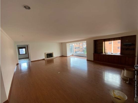 Apartamento de 3 alcobas en venta en Los Rosales, Bogotá, 240 m² · foto 5 de 17