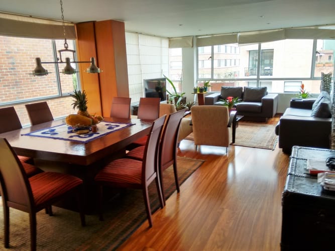 Apartamento de 2 alcobas en venta en Los Rosales, Bogotá, 133 m² · foto 2 de 7