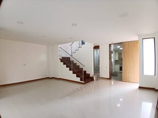 Casa de 3 alcobas en arriendo en Santa Catalina, Envigado, 228 m² · foto 2 de 24