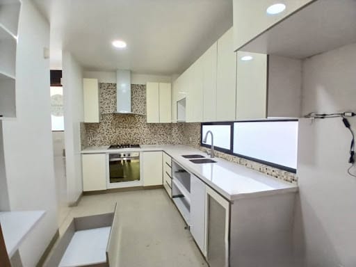 Casa de 3 alcobas en arriendo en Santa Catalina, Envigado, 228 m² · foto 4 de 24