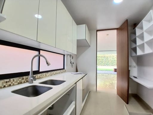 Casa de 3 alcobas en arriendo en Santa Catalina, Envigado, 228 m² · foto 5 de 24