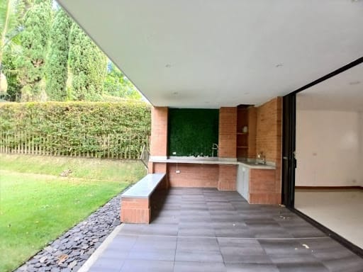 Casa de 3 alcobas en arriendo en Santa Catalina, Envigado, 228 m² · foto 7 de 24