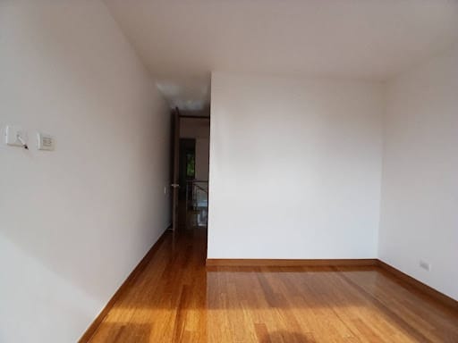 Casa de 3 alcobas en arriendo en Santa Catalina, Envigado, 228 m² · foto 11 de 24