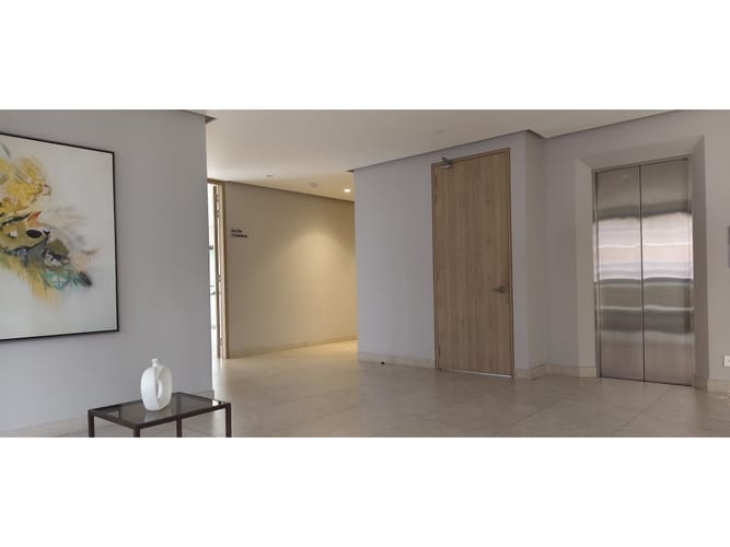 Apartamento de 3 alcobas en venta en Los Rosales, Bogotá, 209 m² · foto 3 de 24