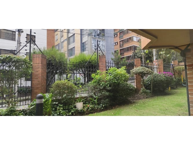 Apartamento de 3 alcobas en venta en Los Rosales, Bogotá, 209 m² · foto 4 de 24