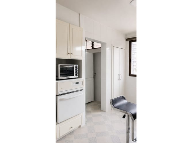 Apartamento de 3 alcobas en venta en Los Rosales, Bogotá, 209 m² · foto 5 de 24