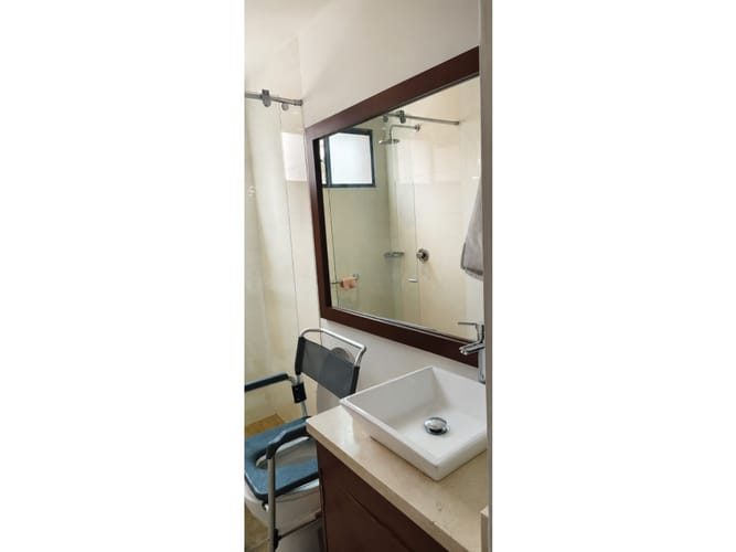 Apartamento de 3 alcobas en venta en Los Rosales, Bogotá, 209 m² · foto 13 de 24