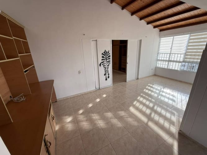 Apartamento de 4 alcobas en arriendo en Lagos Del Cacique, Bucaramanga, 132 m² · foto 2 de 14