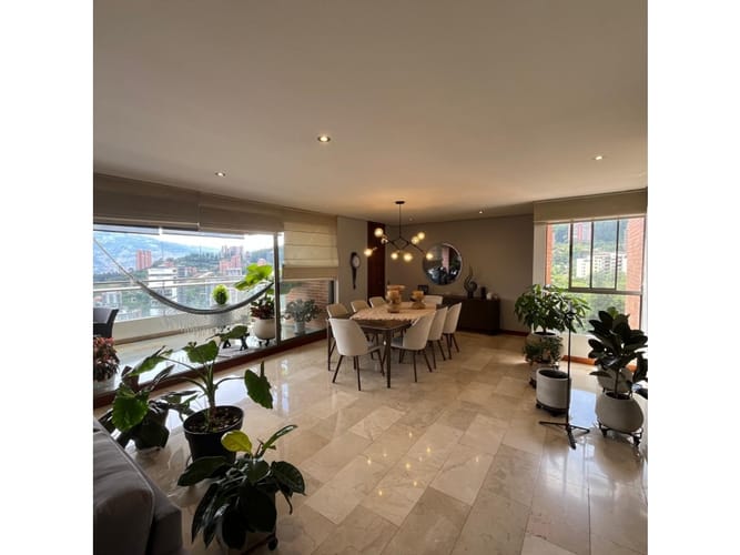 Apartamento de 3 alcobas en venta en Las Lomas, Medellín, 305 m² · foto 3 de 10