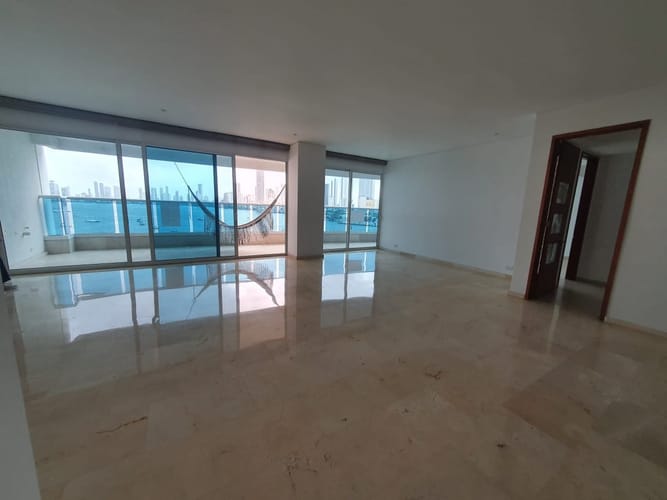 Apartamento de 3 alcobas en arriendo en Manga, Cartagena, 213 m² · foto 7 de 24