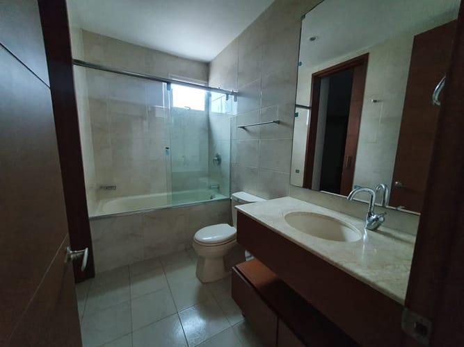 Apartamento de 3 alcobas en arriendo en Manga, Cartagena, 213 m² · foto 18 de 24