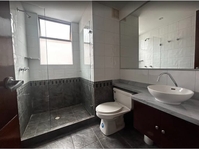 Apartamento de 3 alcobas en venta en Santa Barbara Occidental, Bogotá, 161 m² · foto 6 de 22