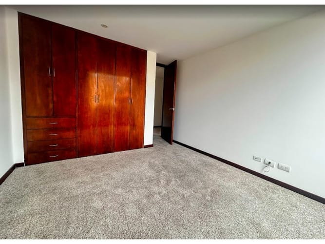 Apartamento de 3 alcobas en venta en Santa Barbara Occidental, Bogotá, 161 m² · foto 8 de 22