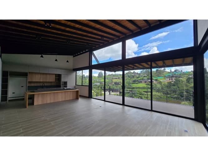 Casa de 4 alcobas en venta en El Retiro, 270 m² · foto 2 de 24