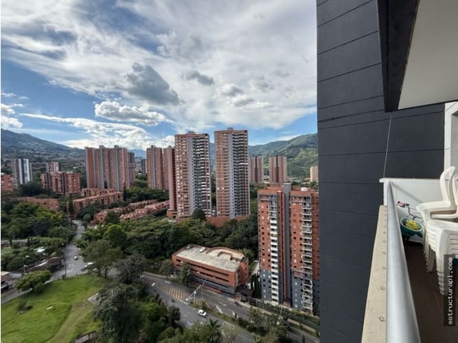 Apartamento de 3 alcobas en venta en Castilla, Medellín, 111 m² · foto 11 de 16
