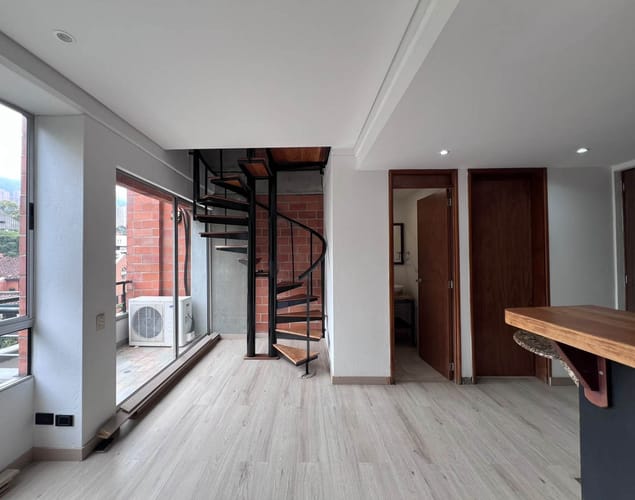 Apartamento de 1 alcoba en arriendo en Lalinde, Medellín, 67 m² · foto 2 de 11