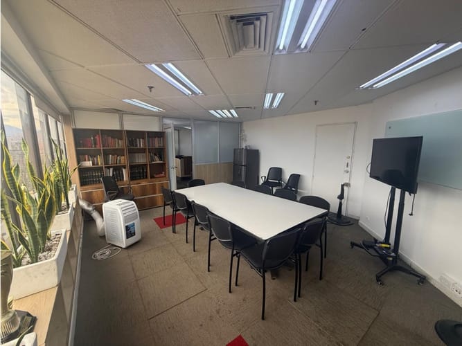 Oficina en venta en La Candelaria, Medellín, 74 m² · foto 2 de 11