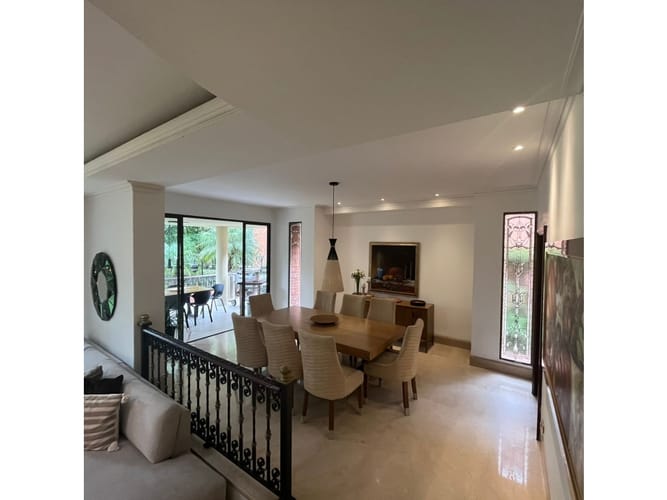 Casa de 4 alcobas en venta en El Tesoro, Medellín, 609 m² · foto 2 de 24