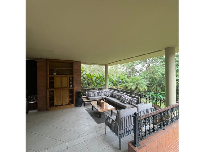 Casa de 4 alcobas en venta en El Tesoro, Medellín, 609 m² · foto 4 de 24