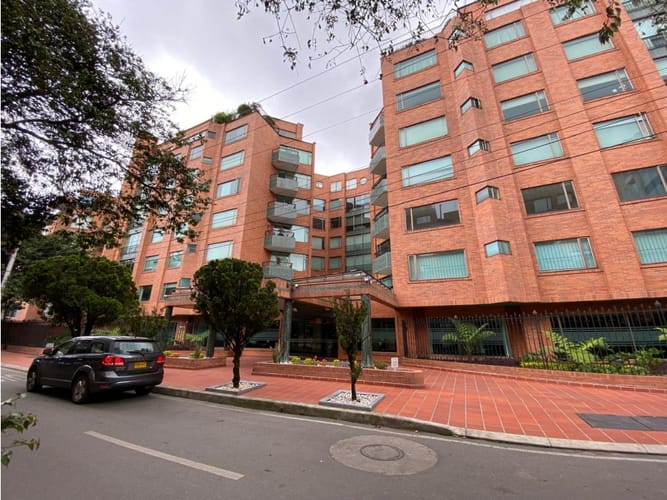 Apartamento en venta en La Carolina, Bogotá · foto 3 de 24