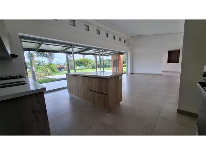 Casa de 3 alcobas en venta en Pueblito Cafetero, Pereira, 350 m² · foto 2 de 18