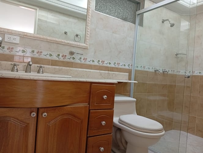 Casa de 6 alcobas en arriendo en Santa Fe, Medellín, 180 m² · foto 13 de 17