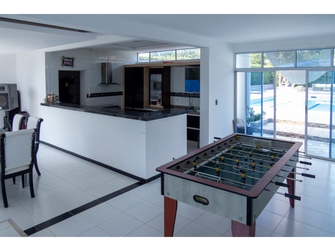 Casa de 6 alcobas en venta en Las Varas, Ricaurte, 600 m² · foto 2 de 20