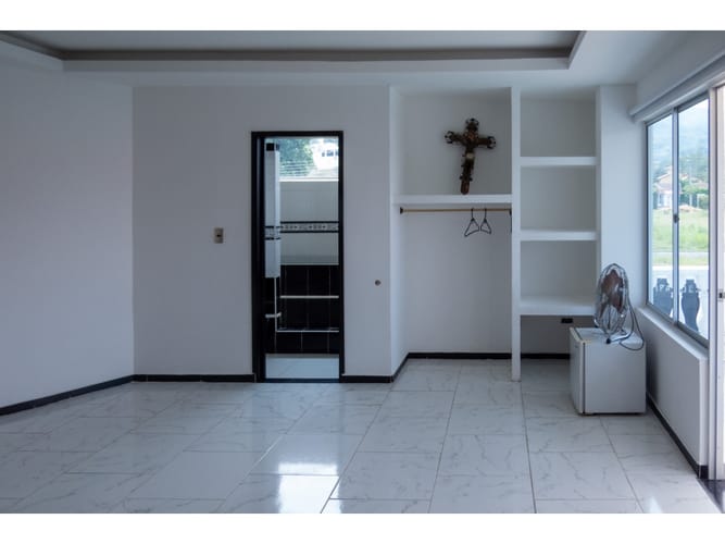Casa de 6 alcobas en venta en Las Varas, Ricaurte, 600 m² · foto 7 de 20