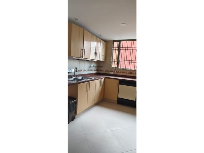 Apartamento de 3 alcobas en venta en La Carolina, Bogotá, 211 m² · foto 3 de 24
