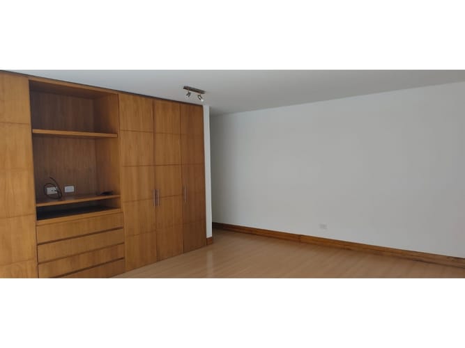 Apartamento de 3 alcobas en venta en La Carolina, Bogotá, 211 m² · foto 8 de 24