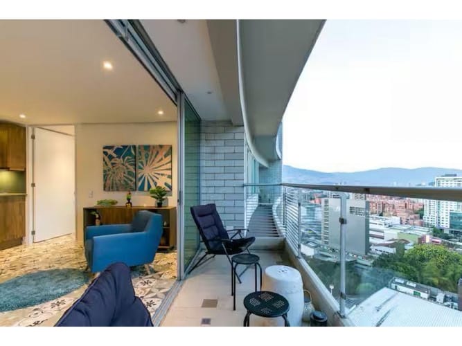 Apartamento de 1 alcoba en venta en La Candelaria, Medellín, 60 m² · foto 2 de 24