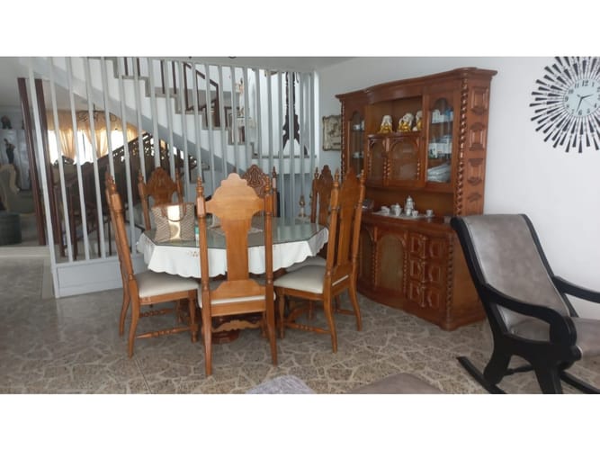 Casa de 6 alcobas en venta en Simon Bolivar, Medellín, 310 m² · foto 2 de 17