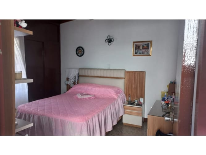 Casa de 6 alcobas en venta en Simon Bolivar, Medellín, 310 m² · foto 9 de 17