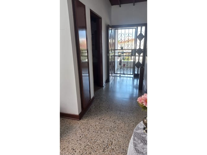 Casa de 6 alcobas en venta en Simon Bolivar, Medellín, 310 m² · foto 11 de 17
