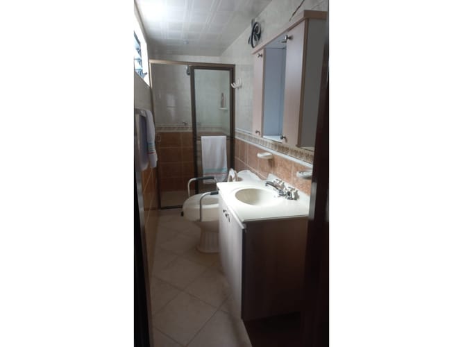 Casa de 6 alcobas en venta en Simon Bolivar, Medellín, 310 m² · foto 12 de 17